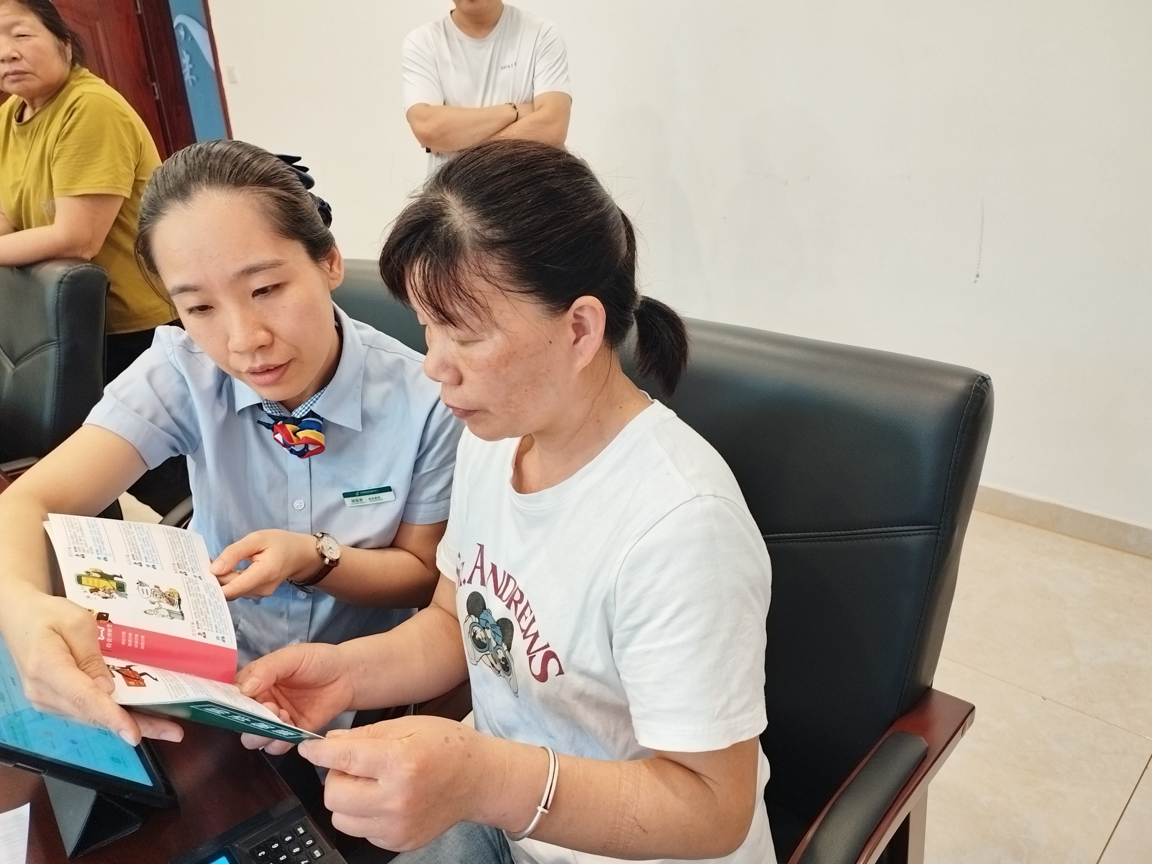 郵儲(chǔ)銀行連江縣支行走進(jìn)企業(yè) 普及金融知識(shí)守護(hù)員工 “錢袋子”